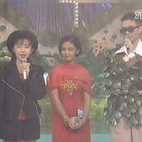 Dengan mengenakan gaun berwarna merah, Krisdayanti tampil membawakan lagu Learning From Love di hadapan ketiga dewan juri. Penampilannya tersebut yang kemudian mampu menarik perhatian dan membawanya keluar sebagai juara. Foto: YouTube/ferdyan dalani