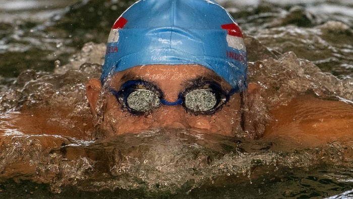 Atlet renang National Paralympic Committe (NPC) Sumatera Selatan berlatih di Jakabaring Aquatic Stadium, Jakabaring Sport City (JSC), Palembang, Sumatera Selatan, Kamis (26/8/2021). National Paralympic Committe (NPC) Sumatera Selatan menurunkan 18 orang atlet dan menargetkan enam medali emas pada Pekan Paralimpik Nasional (Peparnas) XVI di PAPUA pada November 2021. ANTARA FOTO/Nova Wahyudi