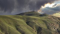 Lembah Panjshir di Afghanistan adalah markas pasukan anti-Taliban  yang dinamakan Front Perlawanan Nasional (NRF). Lembah ini dikenal bermedan ekstrem sehingga sulit dikuasai. Foto: Unsplash/Nasim Dadfar