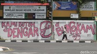 Mural sindirin berupa mural Gejayan Memanggil sebagai bentuk respon kondisi sosial terus bermunculan di Yogyakarta. Pius Erlangga/detikcom