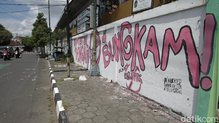 Lomba mural 'Gejayan Memanggil' sebagai bentuk respon kondisi sosial terus bermunculan di Yogyakarta. Ini salah satunya!