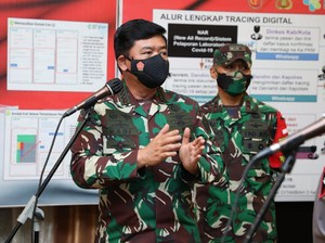 Panglima TNI Tinjau Isoter Terapung KM Tidar di Jayapura Papua