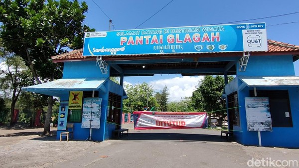 Ditutupnya wisata selama Pemberlakuan Pembatasan Kegiatan Masyarakat (PPKM) membuat perekonomian pengusaha penginapan di Pantai Glagah hancur. Mereka terpaksa menggadaikan aset demi tutup biaya operasional. Ditutupnya wisata selama Pemberlakuan Pembatasan Kegiatan Masyarakat (PPKM) membuat perekonomian pengusaha penginapan di Pantai Glagah hancur. Mereka terpaksa menggadaikan aset demi tutup biaya operasional.