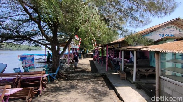 Para pedagang pantai Glagah pun berharap kebijakan PPKM ini bisa segera dicabut dan pandemi lekas rampung agar pelaku wisata dapat kembali beraktivitas normal seperti dulu lagi. 