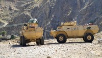 Mereka menjaga ketat wilayah tersebut bahkan siap untuk berperang dengan Taliban. AP Photo/Jalaluddin Sekandar  