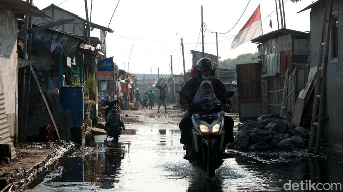 Pemerintah mengungkapkan bahwa sekitar 10,86 juta jiwa penduduk Indonesia mengalami kemiskinan ekstrem pada 2021. Mengatasi hal itu, pemerintah akan memberikan subsidi dan pemberdayaan.