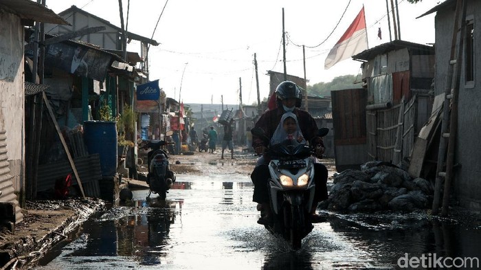 Pemerintah Ungkap 10 Juta Warga Alami Kemiskinan Ekstrem Pemerintah mengungkapkan bahwa sekitar 10,86 juta jiwa penduduk Indonesia mengalami kemiskinan ekstrem pada 2021. Mengatasi hal itu, pemerintah akan memberikan subsidi dan pemberdayaan.