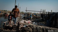 Secara umum, Badan Pusat Statistik (BPS) mencatat gara-gara pandemi, jumlah penduduk miskin di Indonesia naik 1,12 juta per Maret 2021 menjadi 27,54 juta. Ini artinya ada 10,14% orang miskin di Indonesia.  