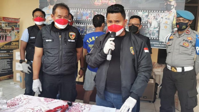 Polisi menangkap pelaku pemalakan di lokasi proyek di Kembangan, Jakbar