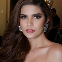 Aku menantikan untuk mengarungi petualangan baru ini, fase terbaru dalam hidupku karena aku akan akan menjalaninya bersamamu, suamiku, tulis Sharifa. Foto: Instagram @sharifaakeel