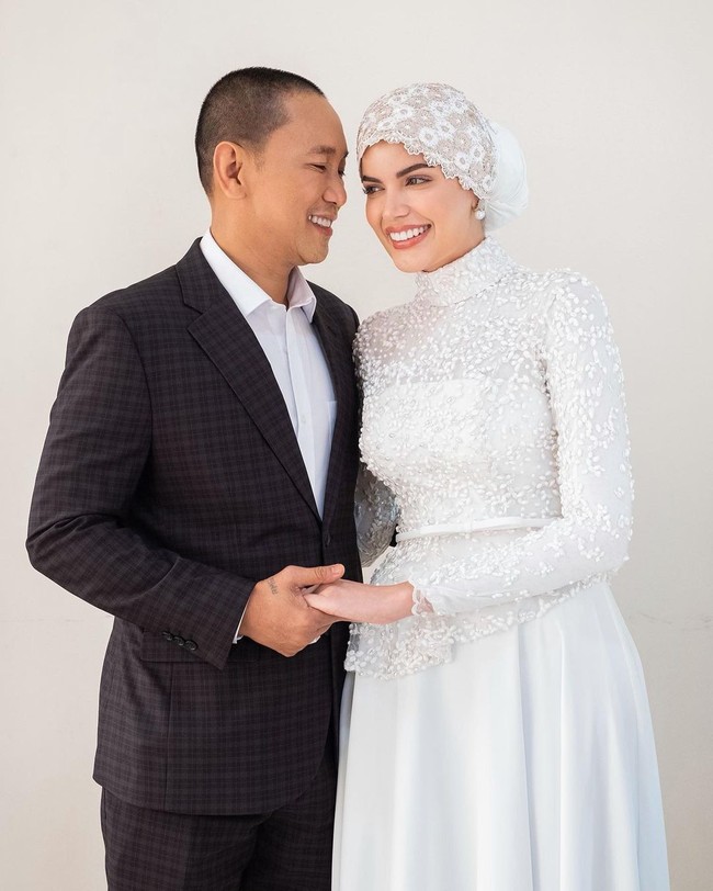 Selain di Instagram Sharifa, pernikahan mereka juga diunggah di halaman Facebook Humas Komisi Nasional Muslim di Filipina. Disebutkan jika mereka menikah kemarin di AL-Nor Hotel and Convention Center, Kota Cotabato. Foto: Instagram @sharifaakeel