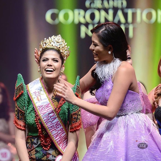 Wanita yang pernah meraih gelar Miss Asia Pacific International 2018 itu menjelaskan dalam Instagram-nya mereka sudah berhubungan selama enam tahun belakangan. Sharifa pun berharap jika pernikahan mereka bisa langgeng sampai maut memisahkan. Foto: Instagram @sharifaakeel
