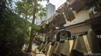 Pesanan kini mulai meningkat seiring permintaan yang cukup tinggi, sajadah ini biasa dipesan untuk acara 40 harian.  