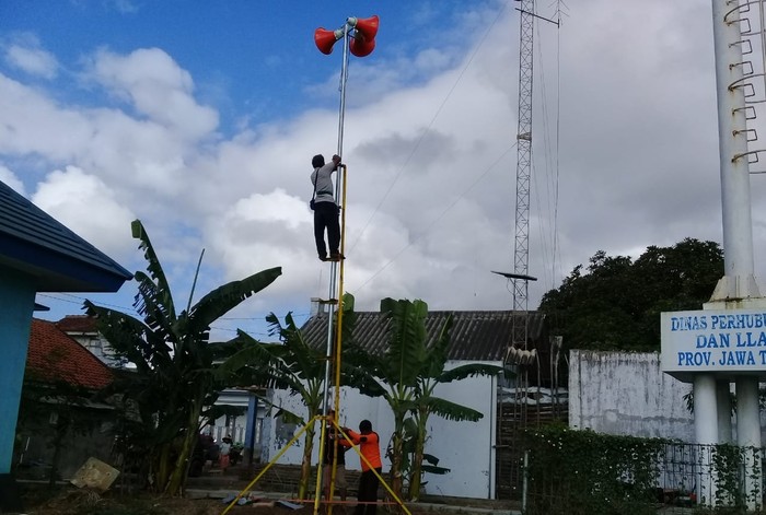 sirine Early Warning System (EWS) untuk bahaya tsunami di pesisir Selatan