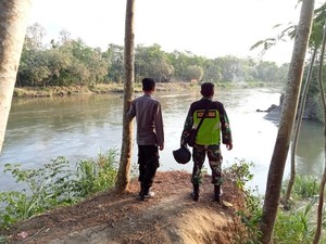 Dua Bocah Bermain di Sungai Brantas Blitar, Satu Hilang Tenggelam