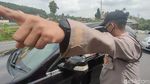 Bandel Sih! Ratusan Kendaraan Wisatawan Diputar Balik di Tawangmangu
