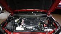 Yang pastinya berbeda adalah mesinnya. Toyota Fortuner GR Sport di Indonesia ditawarkan dengan pilihan mesin bensin 2.7 liter atau mesin turbo diesel 2.4 liter. Sementara di Thailand, Fortuner GR Sport hanya dijual dengan pilihan mesin turbodiesel 2.8 liter bertenaga 204 PS dengan torsi maksimal 500 Nm. Foto: Istimewa