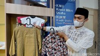 Tak hanya menyediakan Pojok UMKM yang membantu perekonomian pelaku UMKM di Kota Bandung, Bank BJB Cabang Tamansari juga memberikan bantuan sosial untuk warga Kota Bandung. Bantuan sosial itu diberikan oleh Kepala Cabang Bank BJB Tamansari Agung Subagja diterima langsung oleh Wali Kota Bandung Oded M Danial. 
