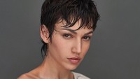 Komedian Spanyol ini tiba-tiba jadi pusat perhatian setelah tampil sebagai Tokyo di Money Heist. Foto: dok instagram Ursula Corbero