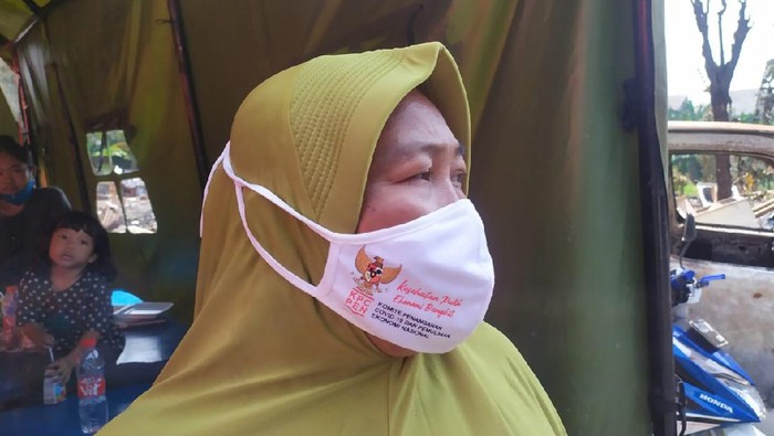 Wartini, salah satu korban kebakaran di lapak pemulung Pondok Aren, Tangsel, menceritakan detik-detik api berkobar, Rabu (25/8/2021) dini hari.