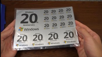 Ada pula stiker khusus perayaan 20 tahun Windows. Foto: dok Michael MJD/YouTube