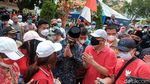 Potret Anies Dialog-Selfie dengan Warga yang Kontra Soal Masjid At-Tabayyun