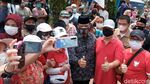 Potret Anies Dialog-Selfie dengan Warga yang Kontra Soal Masjid At-Tabayyun