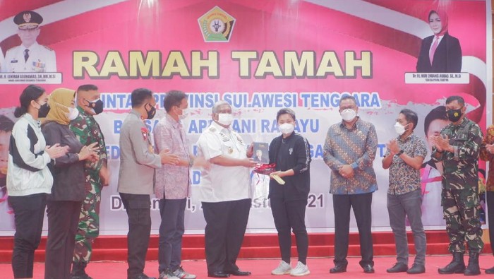 Apriyani Rahayu pulang kampung dan dapat hadiah mobil, Jumat (27/8/2021).