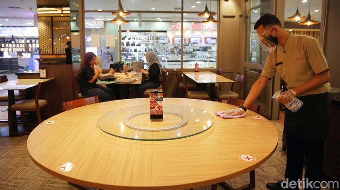 Bekasi PPKM Level 3, Kini Restoran Layani Makan di Tempat Pemerintah telah menurunkan level PPKM untuk wilayah Jabodetabek menjadi level 3. Kini restoran telah melayani dine-in alias makan di tempat.