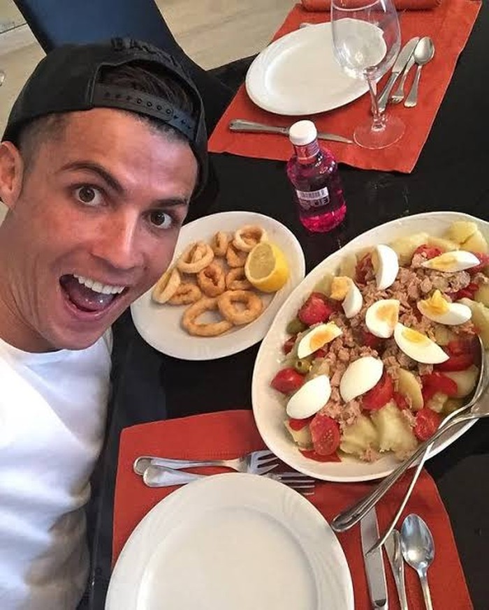 Cristiano Ronaldo Jaga Tubuhnya Tetap Atletis Meski Sering Makan Enak