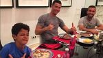 Cristiano Ronaldo Jaga Tubuhnya Tetap Atletis Meski Sering Makan Enak
