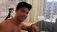 Heboh tentang rumor kepergian Cristiano Ronaldo dari Juventus ke Man City, banyak penggemar yang penasaran dengan keputusannya. Meskipun sampai sekarang Ronaldo sendiri belum mengkonfirmasi hal itu. Foto: Instagram Cristiano Ronaldo