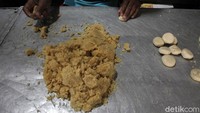 Pandemi yang sudah berlangsung setahun terakhir ikut menghantam industri bakpia rumahan.