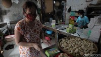 Dalam satu kotak bakpia berisi 20 buah bakpia yang dijual seharga 22 ribu rupiah satu kotaknya. 