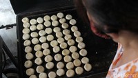 Pelaku industri rumahan bakpia berharap agar pemerintah dapat segera membuka kembali pariwisata di Yogyakarta. Adanya bantuan khusus untuk pelaku UMKM makanan khas Jogja ini dapat segera diwujud nyatakan.