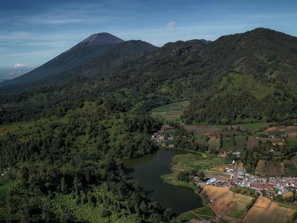 Desa Wisata Ranupani di Kabupaten Lumajang menjadi tujuan paling populer bagi pendaki Gunung Semeru. Di antara wisata alam buatannya yaitu Pesona Ranupani, Eksotika Ranu Regulo dan View Point Bantengan. (Dewi.Ranupani/instagram) Desa Wisata Ranupani di Kabupaten Lumajang menjadi tujuan paling populer bagi pendaki Gunung Semeru. Di antara wisata alam buatannya yaitu Pesona Ranupani, Eksotika Ranu Regulo dan View Point Bantengan. (Dewi.Ranupani/instagram)