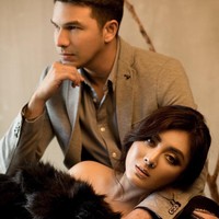 I would rather spend one lifetime with you, than face all the ages of this world alone. I love you and thats the beginning and end of everything @ijonkfrizzy, tulisnya di postingan lain. Foto: Instagram @dhenafrizzy