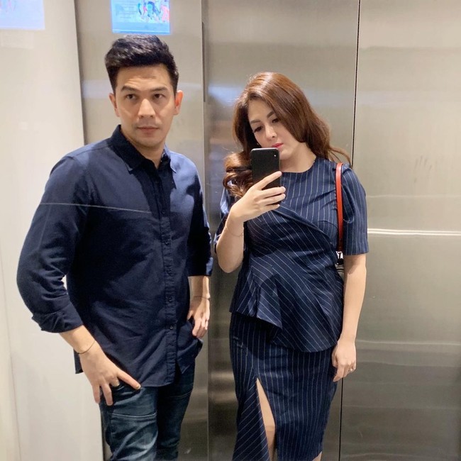 Belakangan, Dhena dan Jonathan juga jarang memperlihatkan kebersamaan mereka di media sosial. Keduanya sama-sama lebih sering berbagi momen dengan anak-anak dari pada pasangan. Foto: Instagram @dhenafrizzy