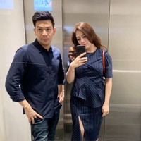 Belakangan, Dhena dan Jonathan juga jarang memperlihatkan kebersamaan mereka di media sosial. Keduanya sama-sama lebih sering berbagi momen dengan anak-anak dari pada pasangan. Foto: Instagram @dhenafrizzy