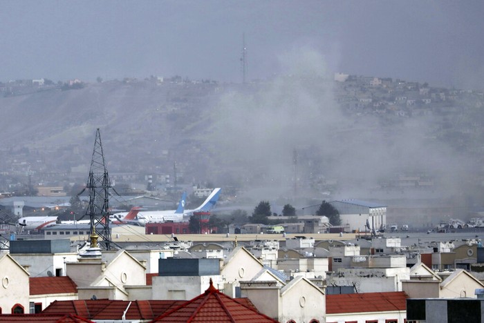 Bom Bunuh Diri terjadi di Bandara Kabul, Ibu Kota Afghanistan. ISIS pun mengklaim bertanggung jawab atas serangan yang tewaskan puluhan warga Afghanistan itu.