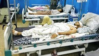Sebelumnya, bom bunuh diri terjadi 2 kali di sekitar Gerbang Abbey Bandara Kabul. Puluhan orang dilaporkan tewas, termasuk 12 pasukan Amerika Serikat. Para pejabat AS dan sekutu sudah memiliki informasi intelijen bahwa pelaku bom bunuh diri terkait dengan kelompok Negara Islam (ISIS) di Afghanistan dan Negara Islam-Khorasan (IS-K). Kelompok ini diketahui berselisih dengan Taliban. AP Photo/Mohammad Asif Khan.