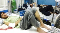 Penampakan sejumlah korban bom bunuh diri di bandara Kabul yang telah dilarikan ke rumah sakit untuk mendapatkan perawatan dari tim medis. AP Photo/Mohammad Asif Khan.