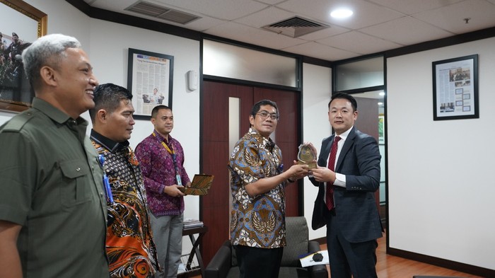 Direktur Jenderal Kekayaan Intelektual (Dirjen KI) Freddy Harris menemui delegasi Kamar Dagang Amerika Serikat (USTR) di Ruang Kerja Dirjen KI.