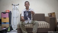 Duka pun ikut dirasakan oleh Zulkarnain (43), pria yang berprofesi sebagai Fotografer tersebut harus rela kehilangan Istri tercintanya Ridha Sri Rahayu (41) pada 18 Juli 2021.