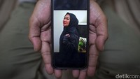 Sempat menjalani Isolasi mandiri selama 9 hari dan 4 hari dirawat Rumah Sakit swasta di bilangan Tangerang Selatan. Ridha Sri Rahayu akhirnya menghembuskan nafas terakhirnya. 