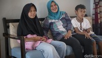 Aisyah mengaku sempat bingung akan tinggal dimana setelah ia keluar isolasi dari tempat tersebut, karena Aisyah tidak memiliki keluarga. Namun nasib baik menyambangi Aisyah, usai menjalani isolasi akhirnya Aisyah diangkat menjadi bagian dari keluarga Wahyunoto Lukman (49) dan Rina Melda Hutagalung (42). 