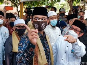 Foto: Anies Salat Jumat di Lokasi Masjid At-Tabayyun