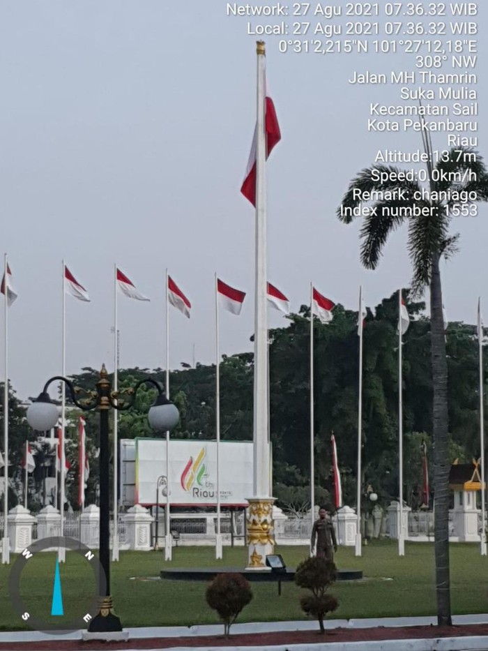 Foto memperlihatkan bendera merah putih terbalik di Provinsi Riau viral di medsos. Peristiwa itu ternyata dipasang di rumah dinas Gubernur Riau, Syamsuar. (dok Istimewa)