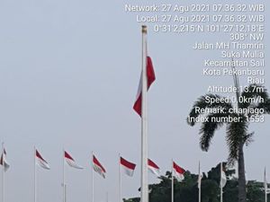 Viral Bendera Merah Putih di Rumah Dinas Gubernur Riau Dipasang Terbalik