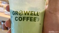 Penggemar nonkopi bisa cicip Matcha Latte (cold) (Rp 35.000). Rasa matchanya pas, dengan jejak gurih susu yang enak.